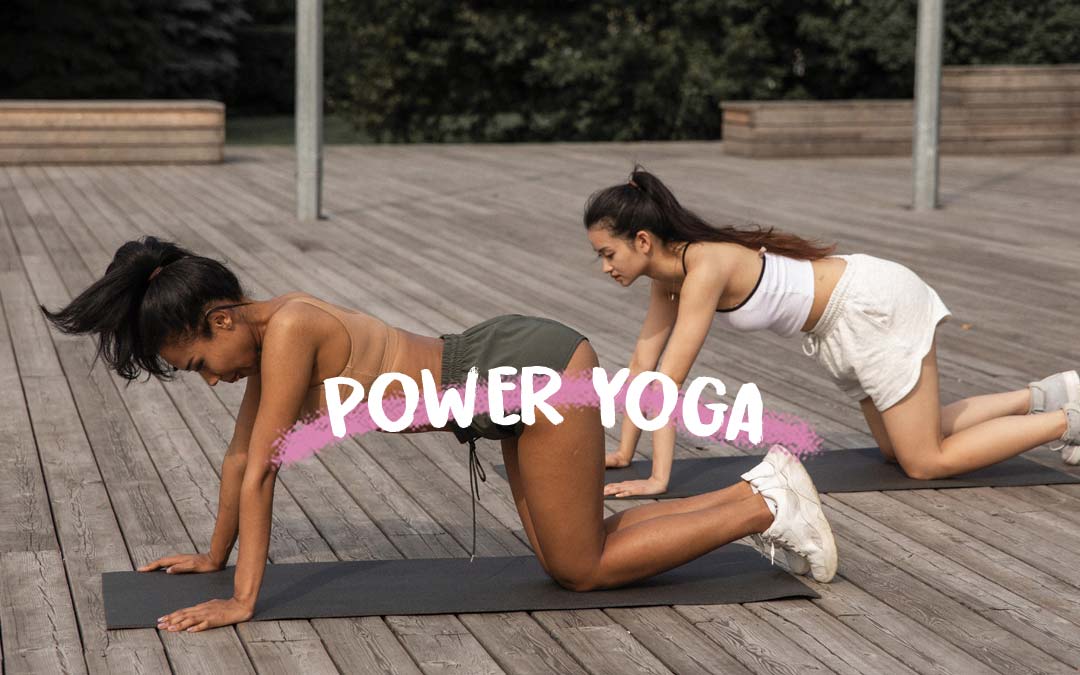 filles qui font du power yoga